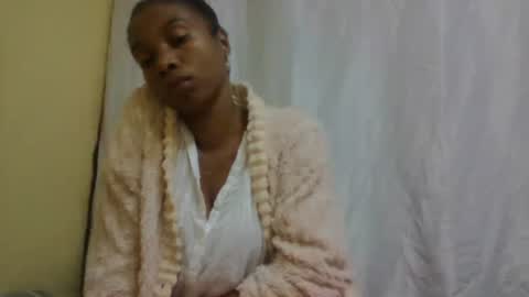 Snapshot of richella34 chatting on 06.18.26 richella34 online show from 06.18.26