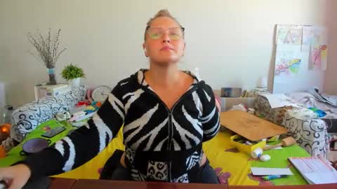 Anna - not anna - right Anna  online show from 11.03.25