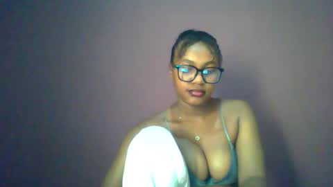 Snapshot of ricie001 chatting on 06.11.26 ricie001 online show from 06.11.26