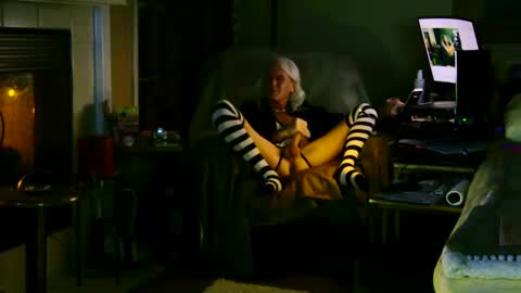 Snapshot of ricks4fun chatting on 01.22.25 PINK HOLE TWINK online show from 01.22.25