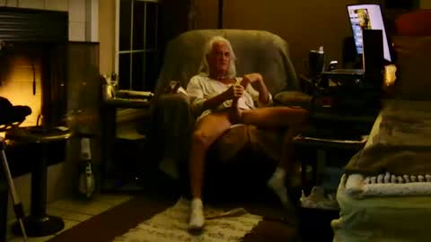 Snapshot of ricks4fun chatting on 10.12.25 PINK HOLE TWINK online show from 10.12.25