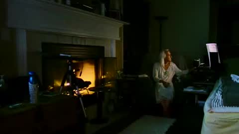 PINK HOLE TWINK online show from 12.21.25