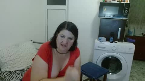 Snapshot of ridemerafsuzana chatting on 12.31.24 Ridemeraf online show from 12.31.24