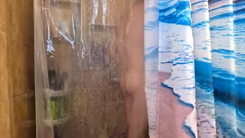 Snapshot of ridiculousness00 chatting on 12.04.25 bwc daddy online show from 12.04.25