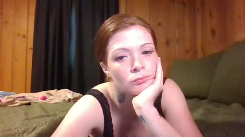 Snapshot of ridinghoodred chatting on 06.15.26 ridinghoodred online show from 06.15.26