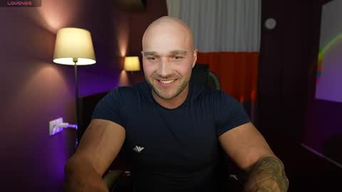 Snapshot of rikadler chatting on 05.18.26 rikadler online show from 05.18.26