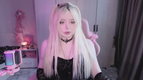 Snapshot of riley_vice chatting on 06.25.26 Sofia online show from 06.25.26