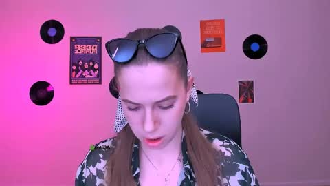 Snapshot of rina_gold_ chatting on 05.09.26 Rina online show from 05.09.26