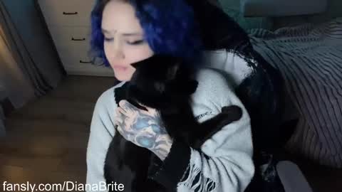   DianaBrite            fansl y online show from 02.16.25