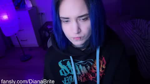   DianaBrite            fansl y online show from 02.21.25