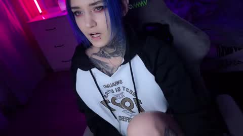   DianaBrite            fansl y online show from 02.28.25