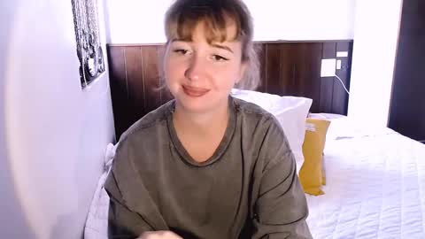 Snapshot of riri_rich chatting on 03.06.25 Rita online show from 03.06.25