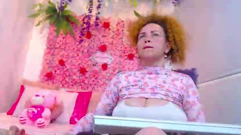 Snapshot of risitos_de_oro_ chatting on 10.17.25 Risitos De Oro online show from 10.17.25