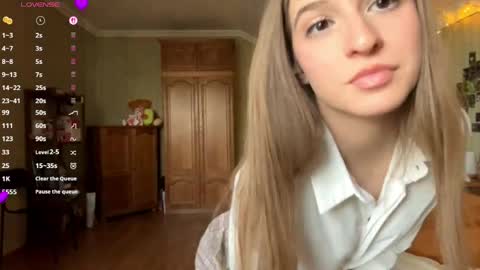 Snapshot of riskykiss chatting on 05.31.26 Mary online show from 05.31.26