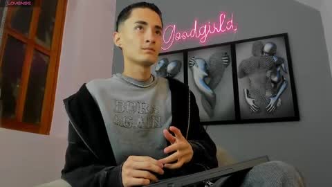 Snapshot of ritchie_alameda chatting on 10.12.25 Ritchie Alameda online show from 10.12.25