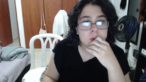 Snapshot of rivadeneira222 chatting on 09.16.25 PeachSalinger online show from 09.16.25