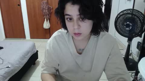 Snapshot of rivadeneira222 chatting on 09.17.25 PeachSalinger online show from 09.17.25