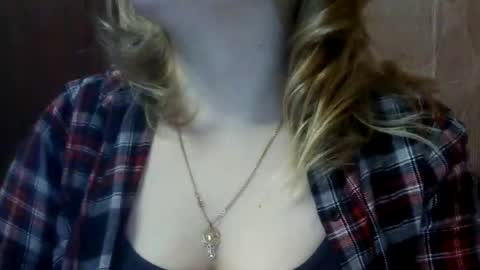 Snapshot of riveramaureen chatting on 12.17.24 RiveraMaureen online show from 12.17.24