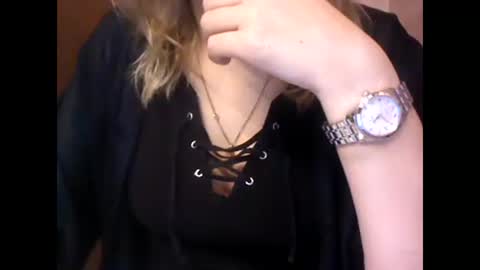 Snapshot of riveramaureen chatting on 12.23.24 RiveraMaureen online show from 12.23.24