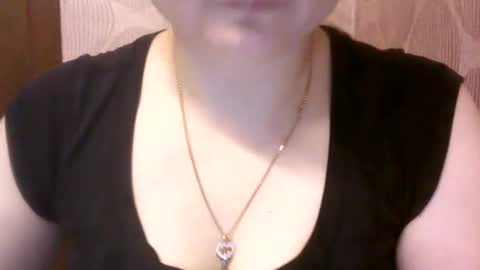 Snapshot of riveramaureen chatting on 01.03.25 RiveraMaureen online show from 01.03.25