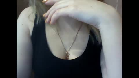 Snapshot of riveramaureen chatting on 02.13.25 RiveraMaureen online show from 02.13.25