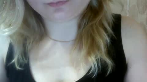 Snapshot of riveramaureen chatting on 03.04.25 RiveraMaureen online show from 03.04.25