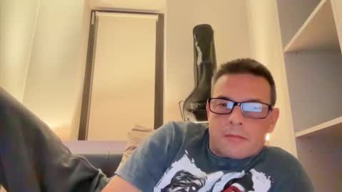 Snapshot of rmbrando445829 chatting on 12.01.25 Darrius online show from 12.01.25