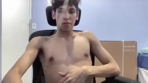 Snapshot of roandry909974 chatting on 12.10.24 roandry909974 online show from 12.10.24