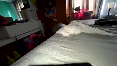 roarmance1 online show from 11.13.25