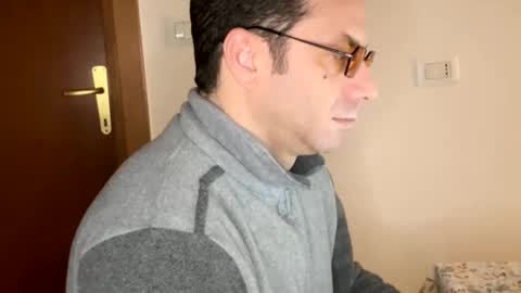 Snapshot of roberpierre_ho chatting on 02.22.26 roberpierre_ho online show from 02.22.26