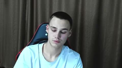 robert10211 online show from 10.07.25