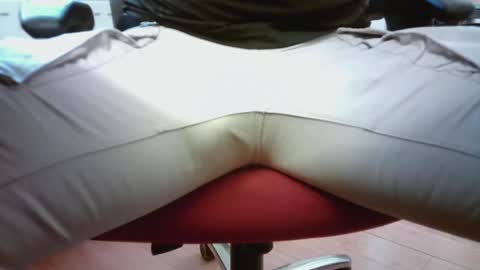 Snapshot of robert45l chatting on 02.21.25 robert45l online show from 02.21.25