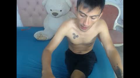 Snapshot of roberto_pinzon chatting on 02.14.26 roberto_pinzon online show from 02.14.26