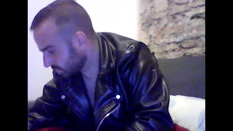 Snapshot of robertoredo chatting on 01.02.25 Roberto online show from 01.02.25