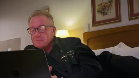 RobertTheRabbit online show from 04.11.26