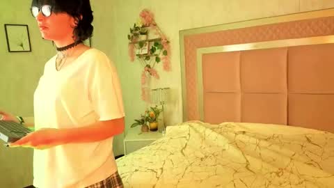 robin D online show from 10.16.25