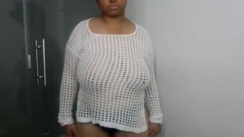 Snapshot of robintheneighbor chatting on 11.18.25 robintheneighbor online show from 11.18.25