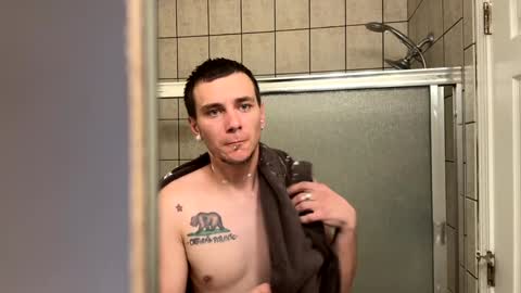 Snapshot of robwit8 chatting on 12.27.24 Rob witha 8 online show from 12.27.24