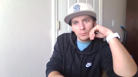 Snapshot of robwit8 chatting on 02.05.25 Rob witha 8 online show from 02.05.25