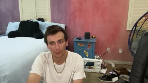 Snapshot of robwit8 chatting on 10.01.25 Rob witha 8 online show from 10.01.25