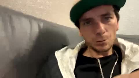 Snapshot of robwit8 chatting on 10.06.25 Rob witha 8 online show from 10.06.25