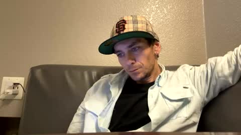 Snapshot of robwit8 chatting on 10.08.25 Rob witha 8 online show from 10.08.25