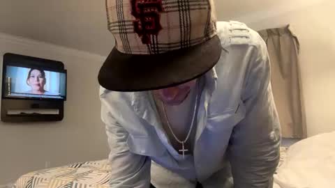 Snapshot of robwit8 chatting on 10.10.25 Rob witha 8 online show from 10.10.25