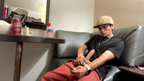 Snapshot of robwit8 chatting on 10.13.25 Rob witha 8 online show from 10.13.25