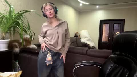 Snapshot of rochellehouis chatting on 02.02.26 Anny online show from 02.02.26