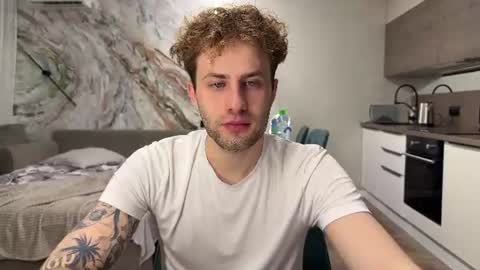 Snapshot of rodrigoveira chatting on 06.14.26 Rodrigo online show from 06.14.26