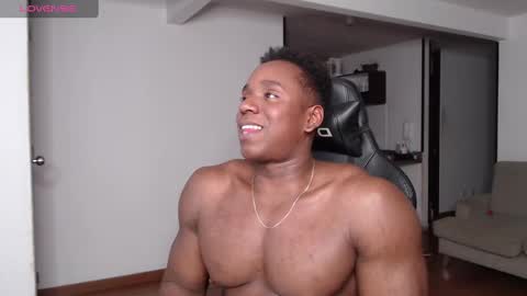 Snapshot of rogger_physique chatting on 01.22.25 Rogger online show from 01.22.25