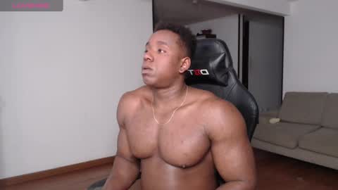 Snapshot of rogger_physique chatting on 01.23.25 Rogger online show from 01.23.25