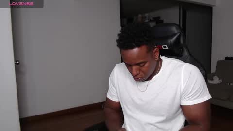 Snapshot of rogger_physique chatting on 01.29.25 Rogger online show from 01.29.25