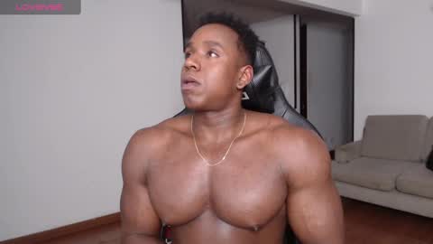 Snapshot of rogger_physique chatting on 02.22.25 Rogger online show from 02.22.25